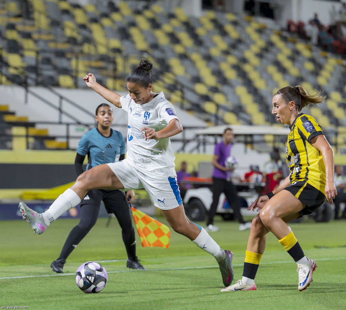 كلاسيكو السيدات.. أزرق