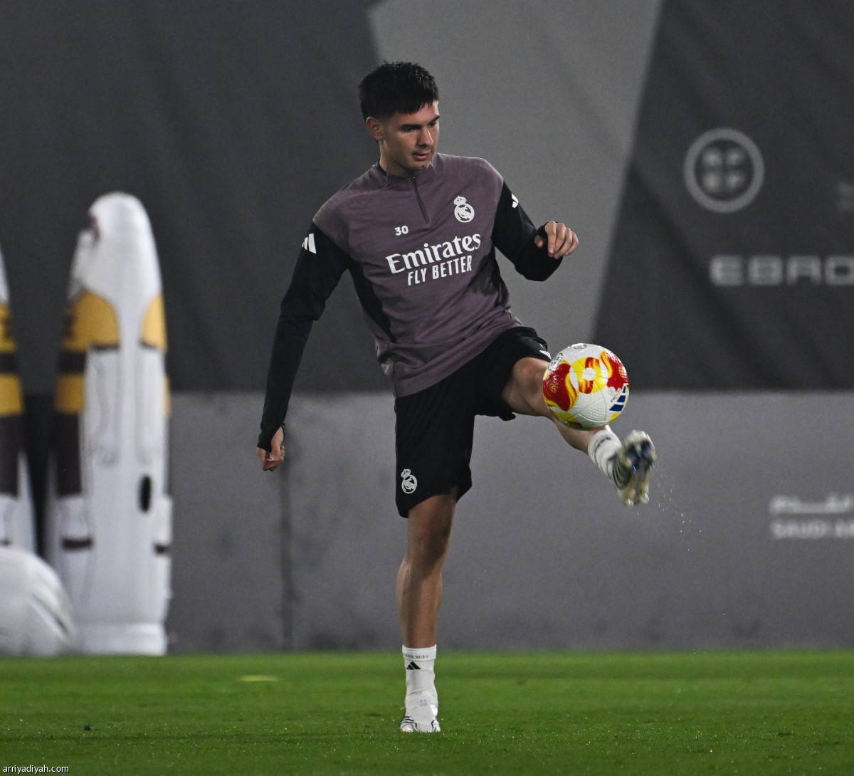 الريال متأهب